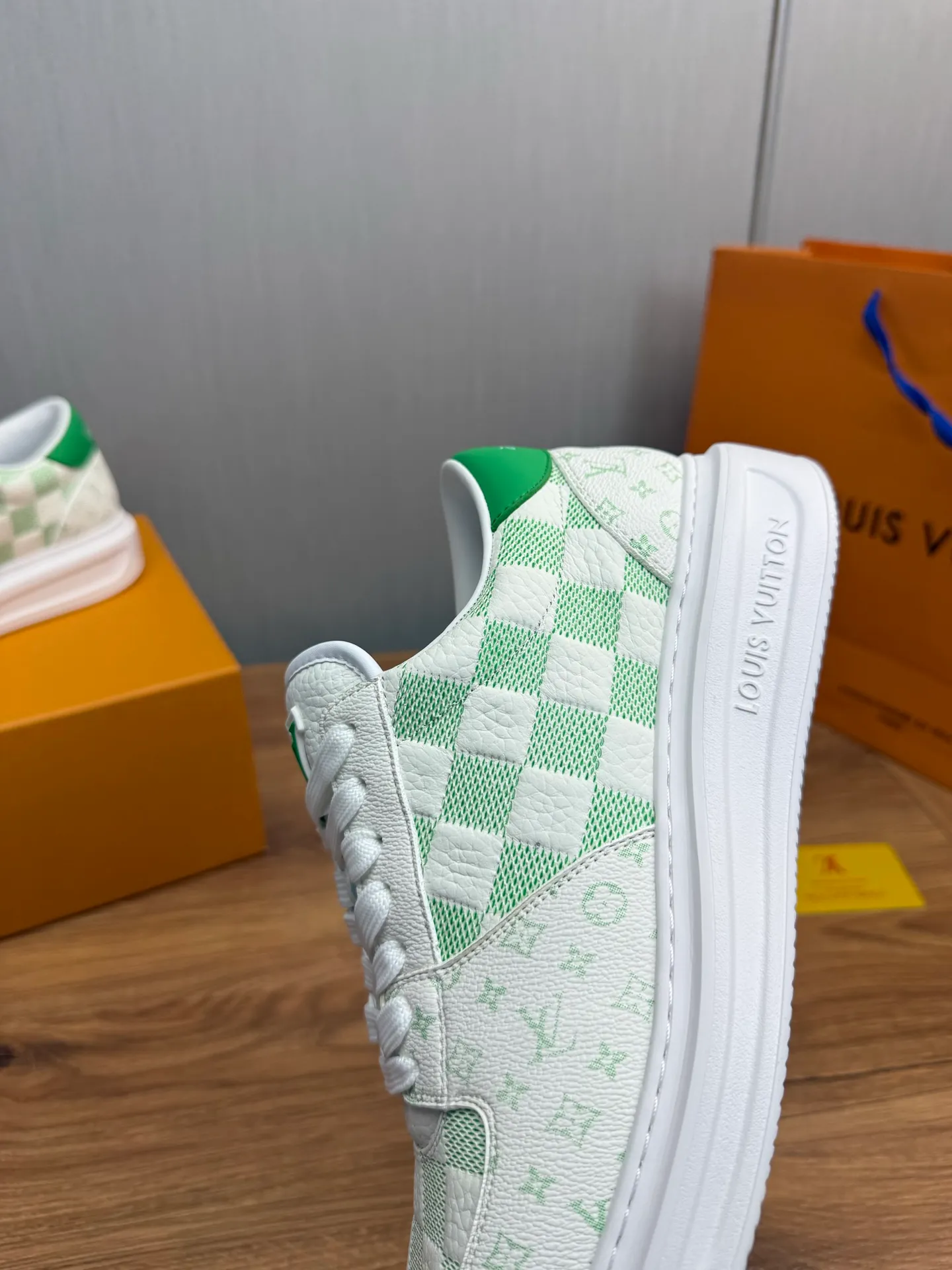 Men's shoes 💰840💰 LOUIS VUITTON [Luden Yiwei] The new trendy Lv is on the market 🎁, casual and fashionable men's shoes 👟 1:1 shipment ⬆️The upper is made of imported cowhide + cowhide mesh lining, the original wear-resistant rubber outsole, the version is simple and elegant, exclusive for trendy men. 38-45 (38.45 is non-refundable if made to order)